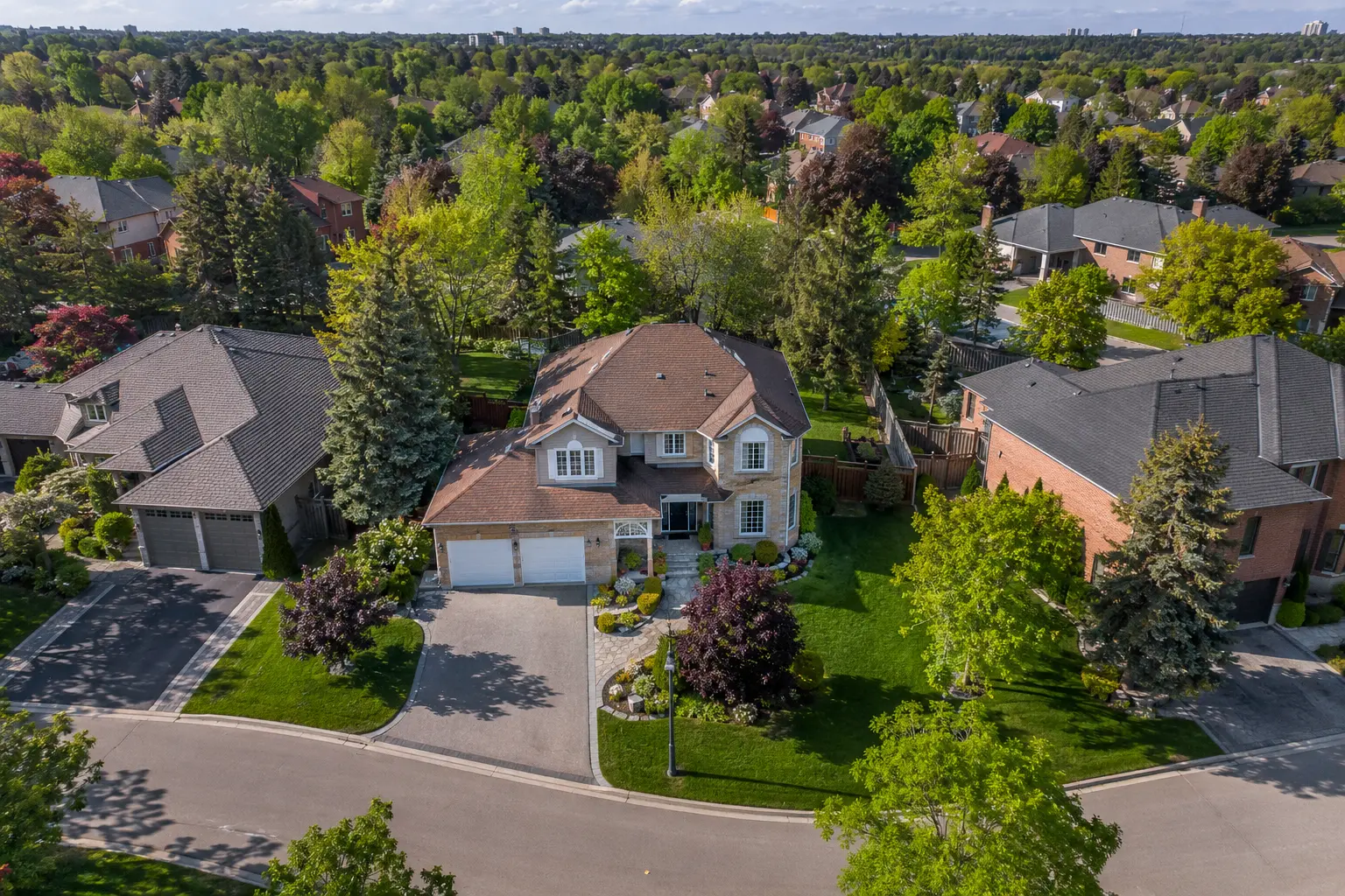 Drone real estate photography showing a Richmond Hill residential property