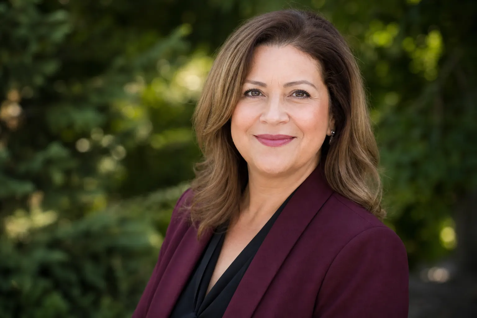 Outdoor professional headshot in a leafy Richmond Hill setting