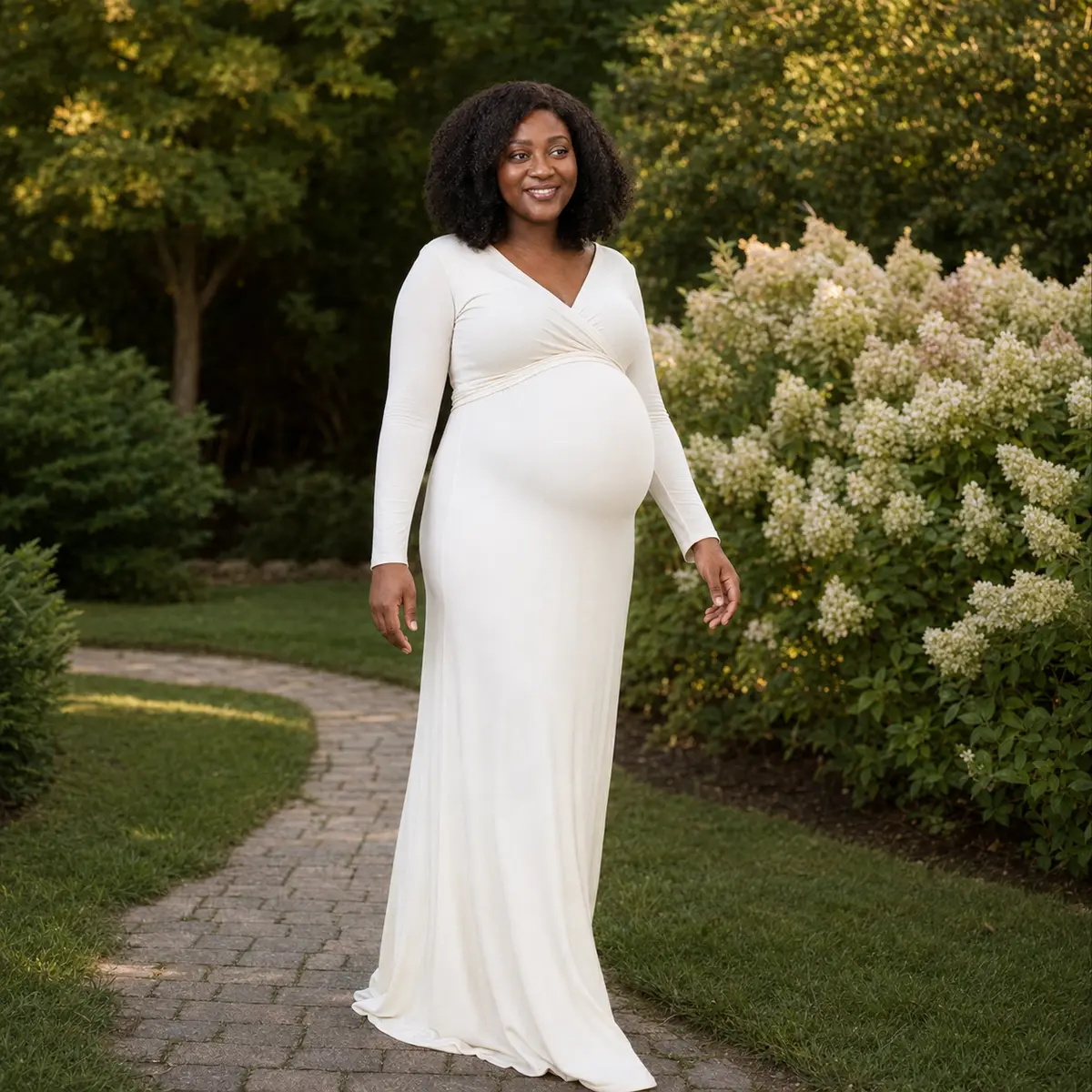 Outdoor maternity portrait in a garden in Richmond Hill